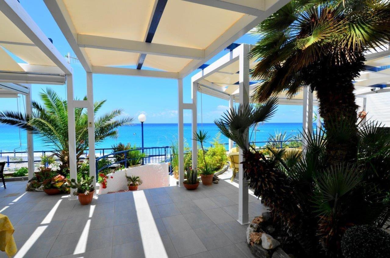 Hotel Ristorante Mareblu アマンテーア エクステリア 写真